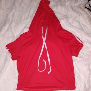 Short sleeve t-shirt with hoodie